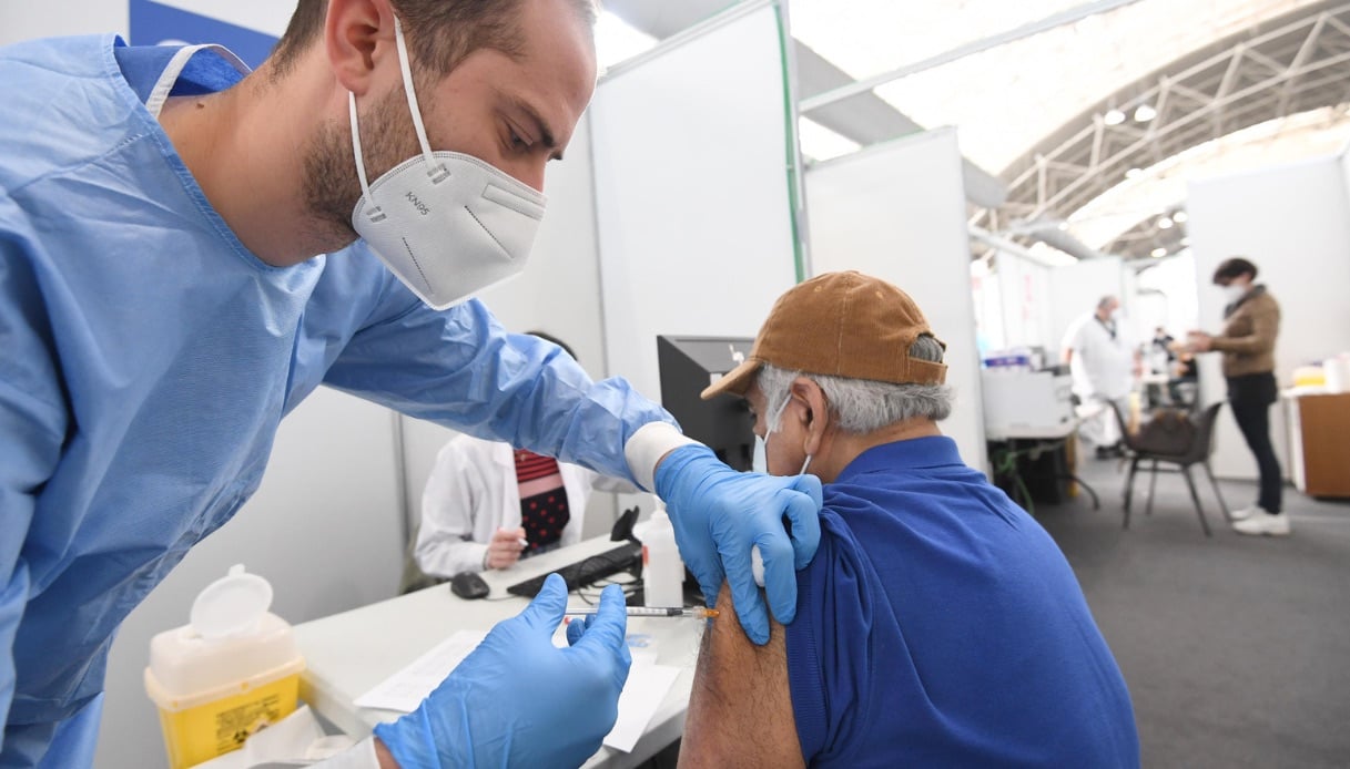 Covid: Aumento dei ricoveri, timore di 15mila morti. Ipotesi open day per il vaccino – Hamelin Prog