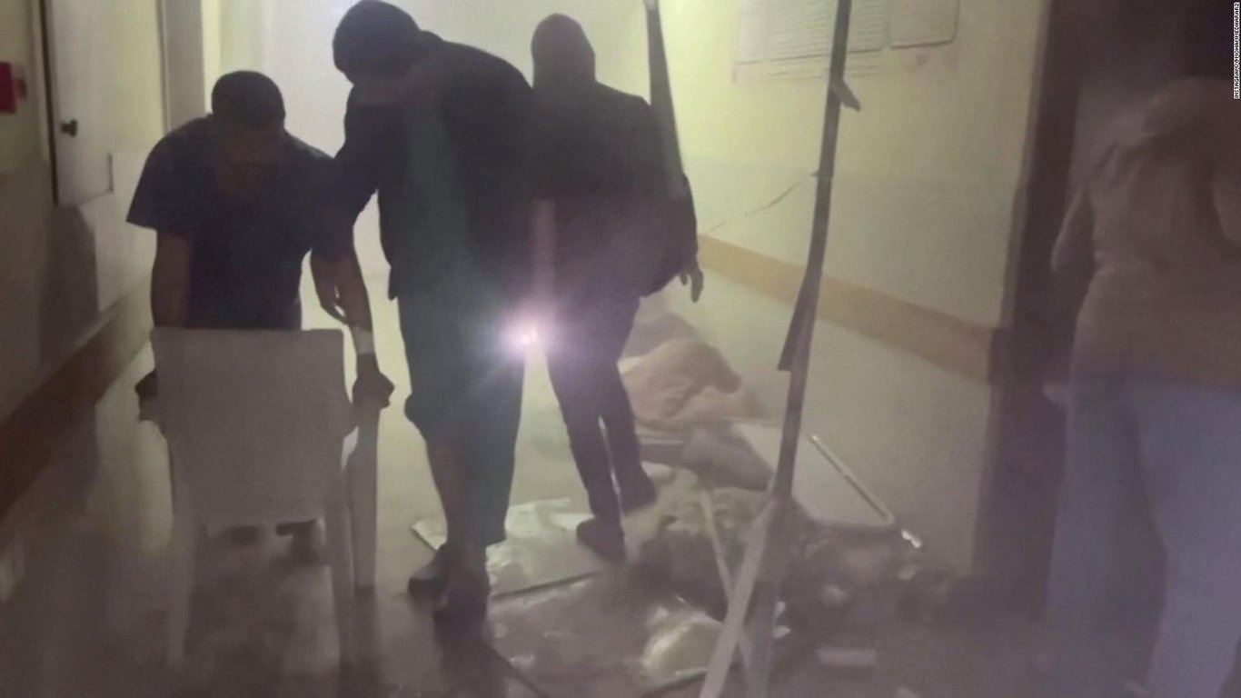 Photo of Un hospital de Gaza sufre daños tras un impacto directo