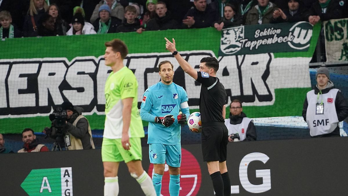 Schubser kostet Hoffenheim Sieg: Auch Bundesliga-Spiel in Wolfsburg unterbrochen – Buzznice.com
