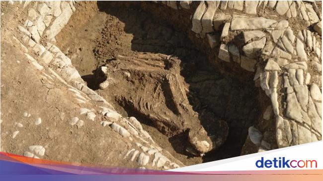 Potret Pemakaman Kuno Misterius Digali di Inggris, Ada Artefak & 70 Makam