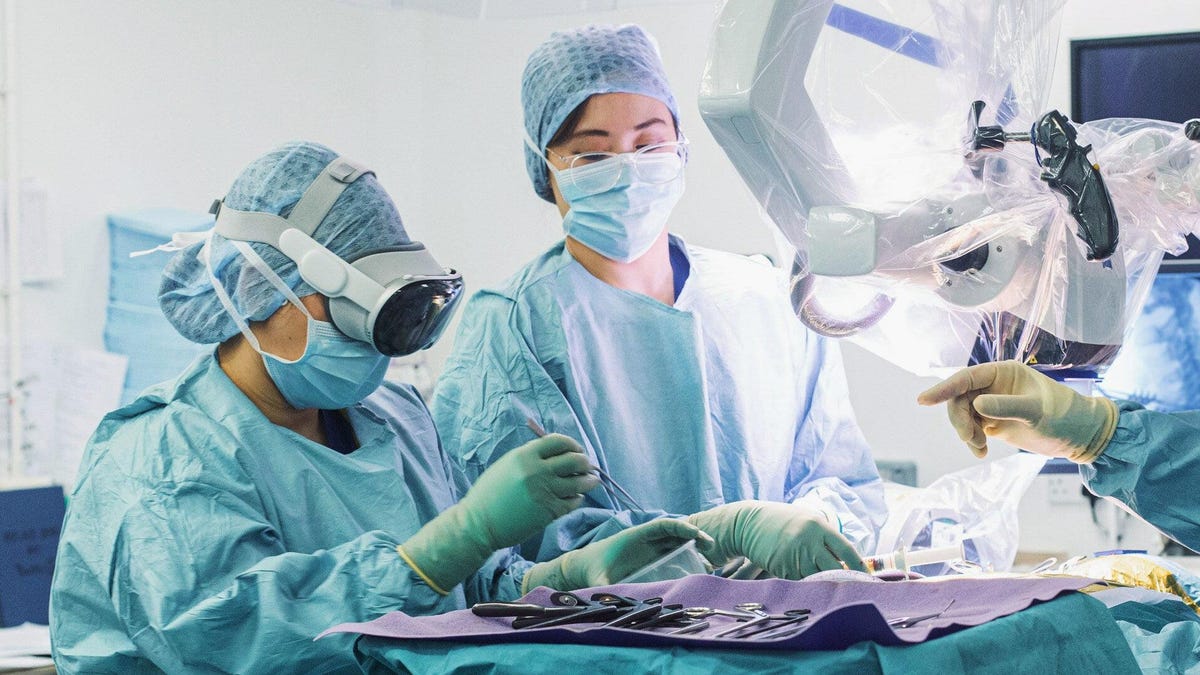 Surgeons Utilizing the Apple Vision Pro in Surgical Procedures