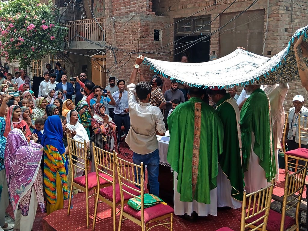 Pakistani Christians Gather for Sunday Services at Desecrated Churches