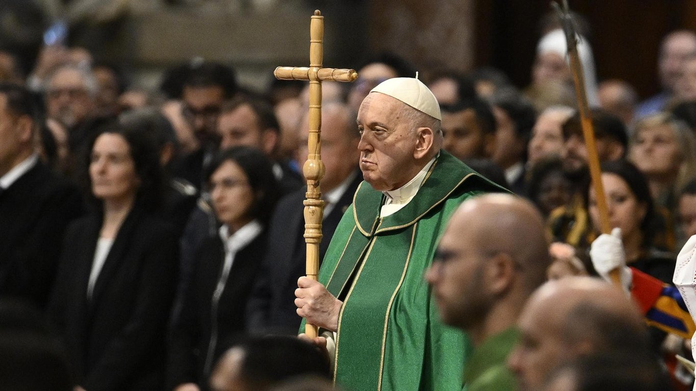 Argentina, gli insulti di Milei non frenano Bergoglio: il Papa pianifica un viaggio tra i poveri del suo Paese
