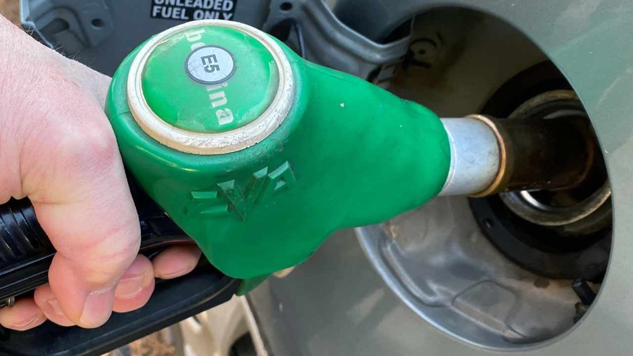 Prezzi benzina, il più grande timore degli automobilisti si avvera: adesso sarà strage nei distributori – Buzznews