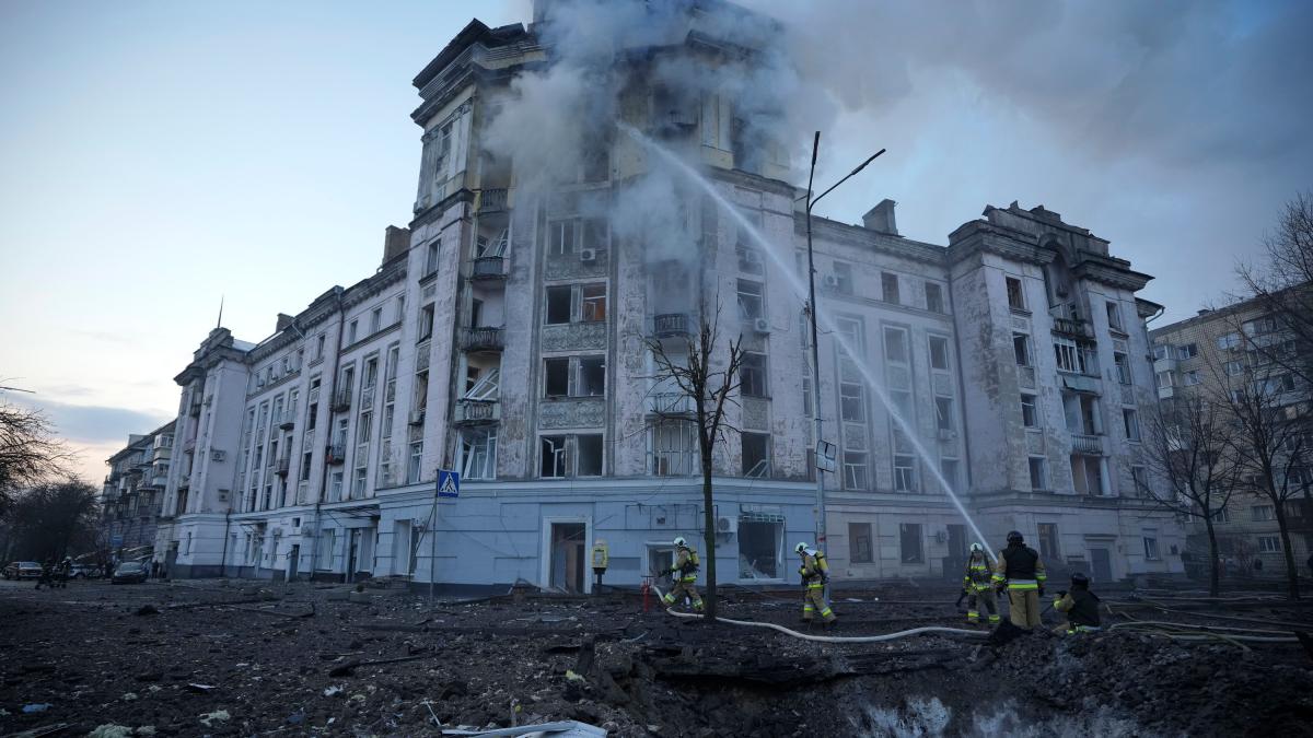 Ukraine-Konflikt: Russland bombardiert Kiew und Region Lwiw – Polen meldet Luftraumverletzung