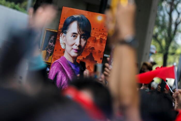 Hamelin Prog: Aung San Suu Kyi lascia il carcere e viene trasferita ai domiciliari – Ultima ora