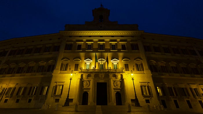Oggi è la Giornata sullendometriosi, il Parlamento e Palazzo Chigi illuminati di giallo