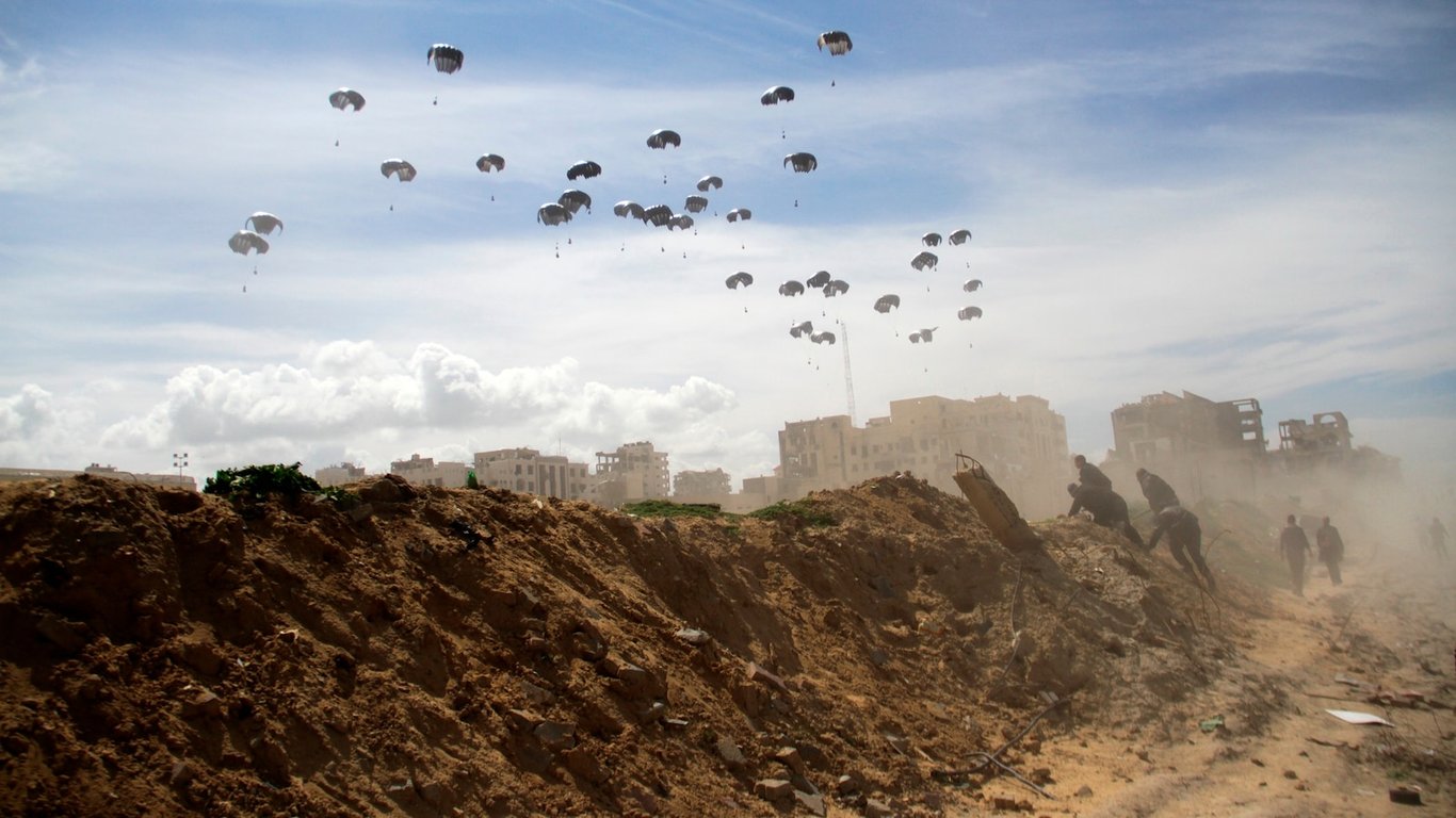 US Airdrops Aid in Northern Gaza Amid Limited Supplies