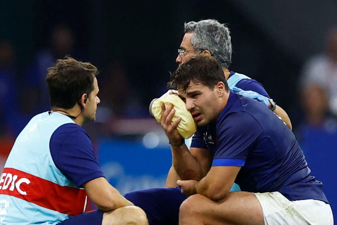 Antoine Dupont, capitaine du XV de France, a-t-il une chance de retourner sur les pelouses de la Coupe du monde ?