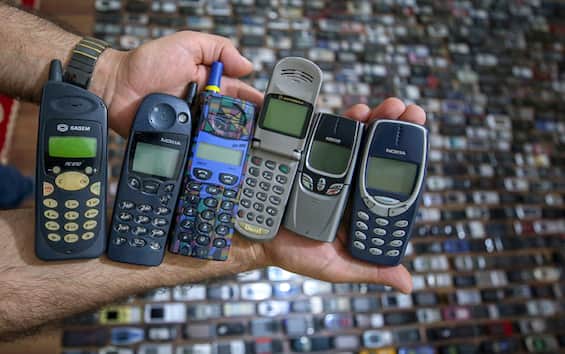 Tornano i telefoni basic, i giovani li usano per detox da smartphone e social network