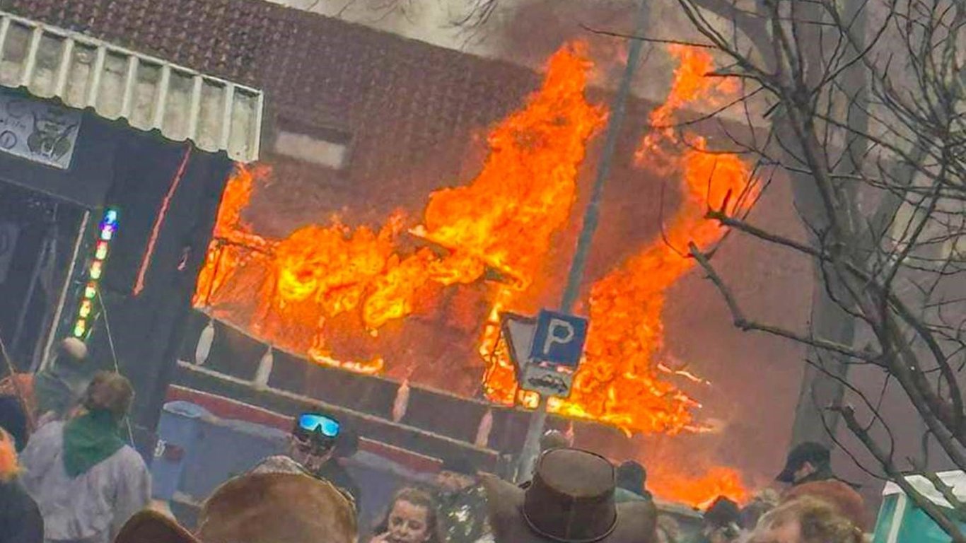 Verletzte beim Brand eines Wagens bei Fastnachtsumzug in Kehl – Aktuell bei Buzznice.com