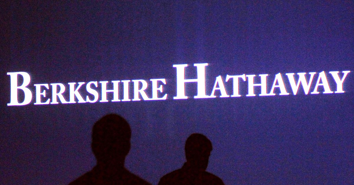 Photo of Berkshire Hathaway Reports Larger Loss as Stocks Decline; Achieves Record Operating Profit