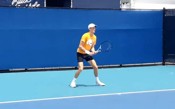 Sinner, allenamento prima della semifinale allATP Miami con Medvedev. VIDEO