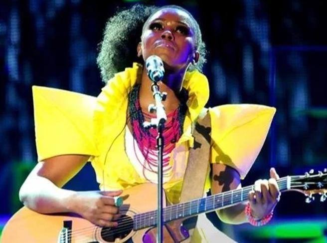 Zahara, morta la cantante icona del Sudafrica che cantò per Mandela – Buzznews