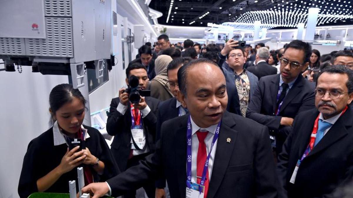 Berita SAMOSIR: Menkominfo Budi Arie Ungkap Potensi MWC 2024 sebagai Showcase Ekosistem Telekomunikasi Nasional