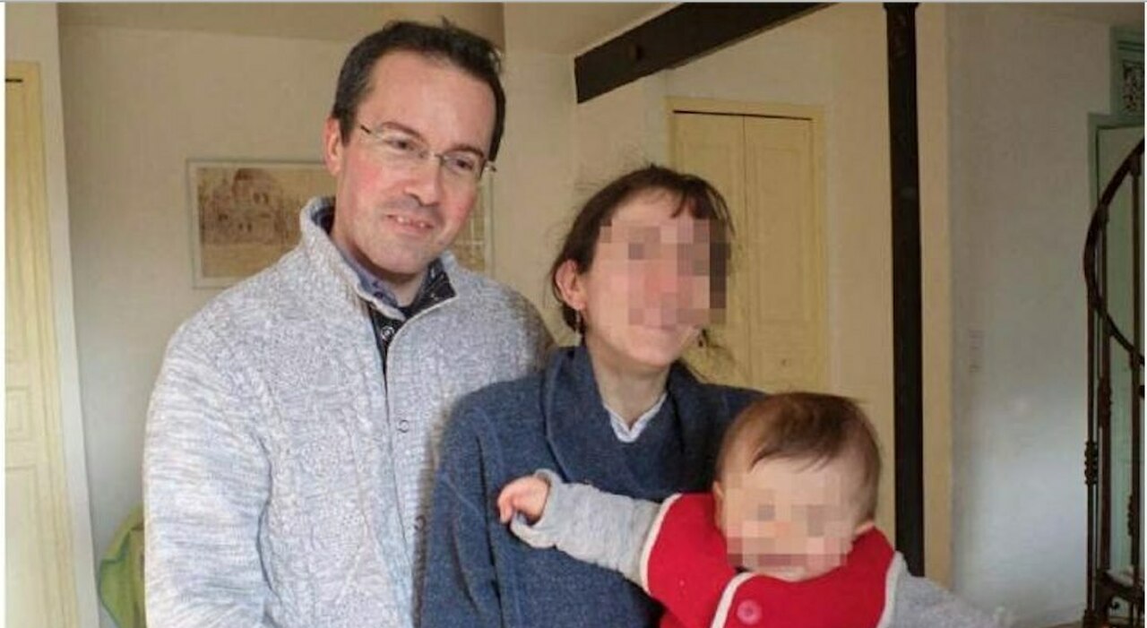 Prof decapitato a Parigi venduto dai suoi studenti: Samuel Paty fu indicato al killer per 300 euro