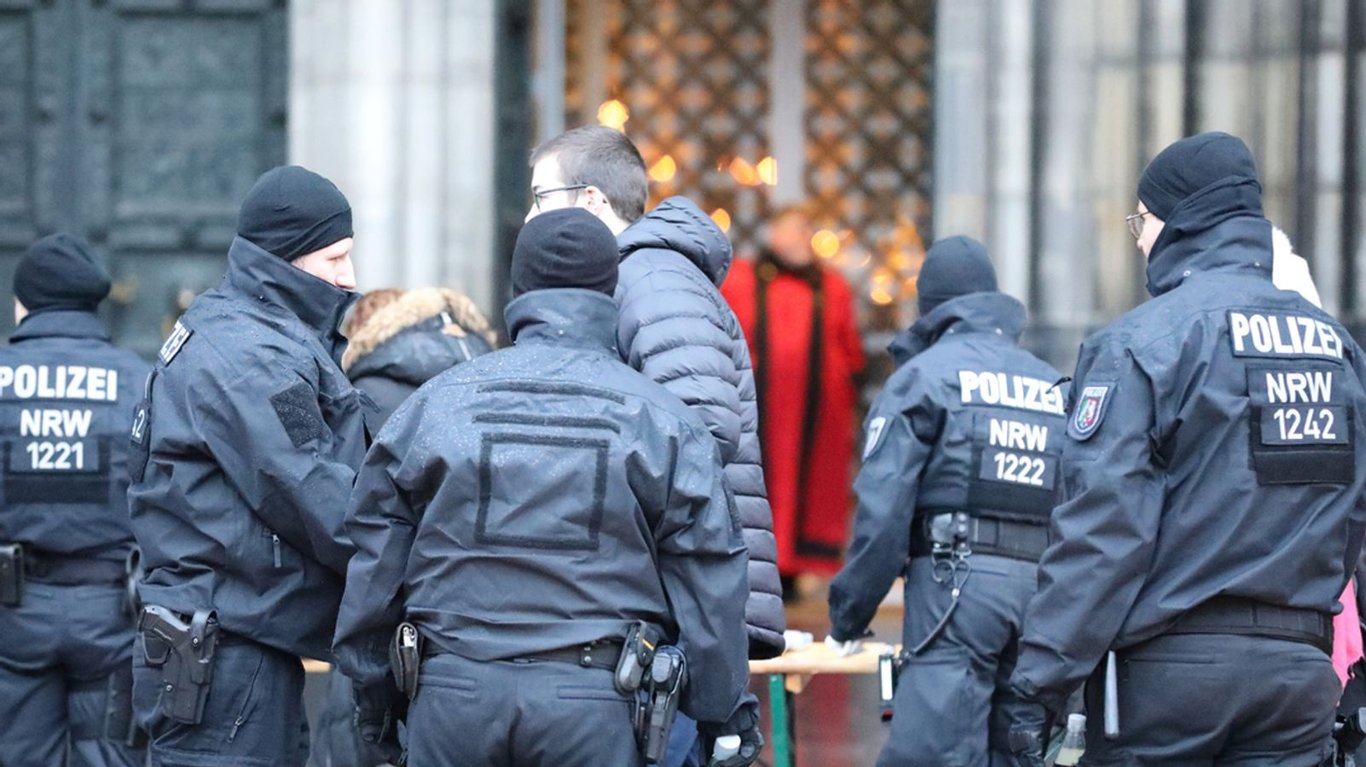 Terroralarm am Kölner Dom: Verdächtiger in Gewahrsam – Buzznice.com