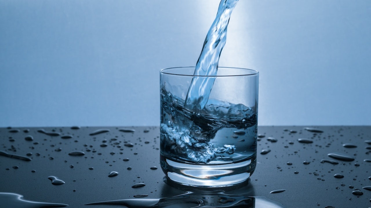 Por qué no es bueno beber demasiada agua: qué es la hiponatremia o intoxicación por agua – Mr. Código.