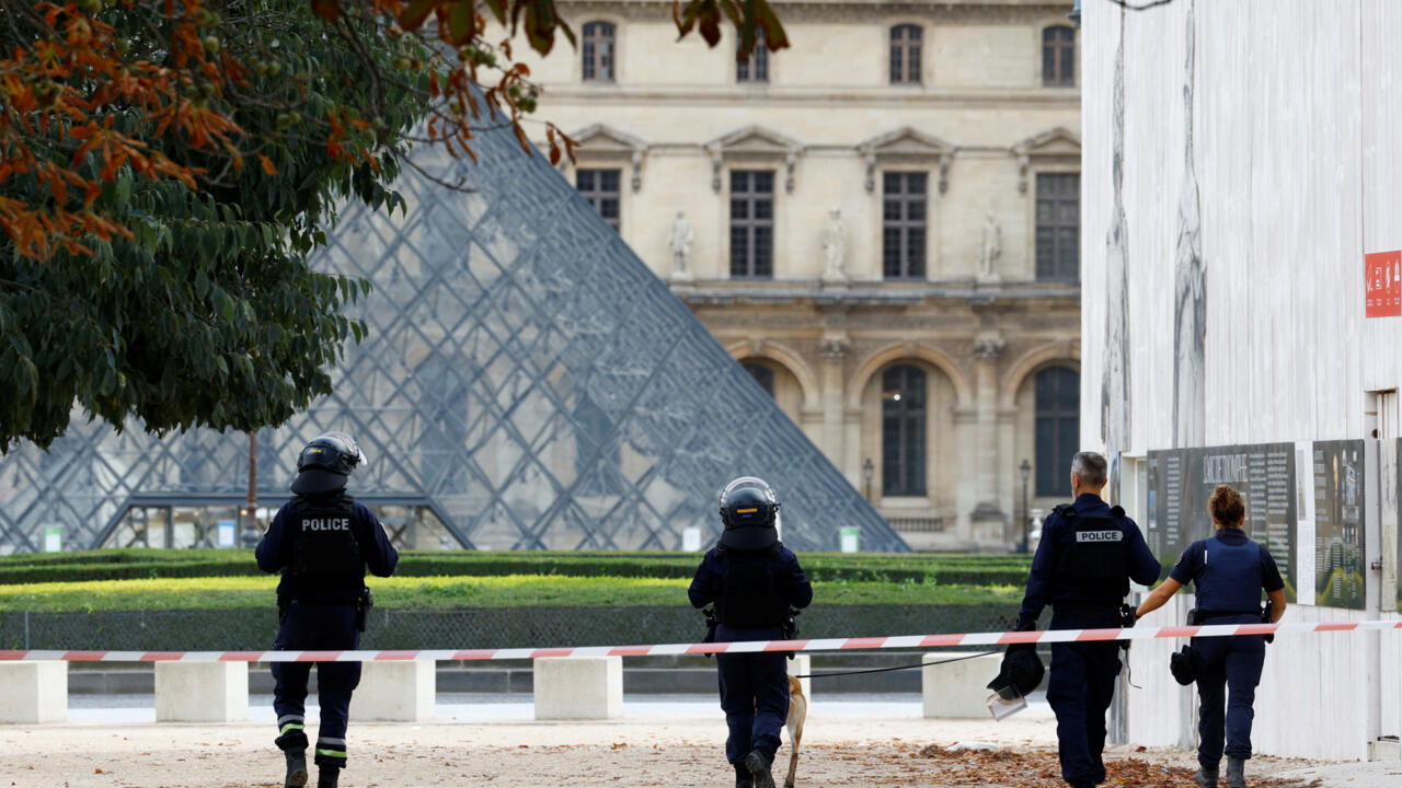 El Palacio de Versalles y el Museo del Louvre, evacuados tras recibir amenazas de bomba