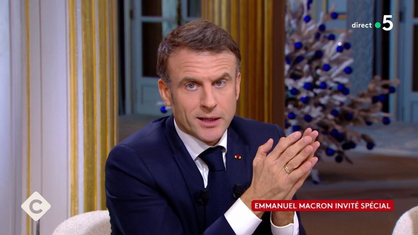 Observatoire Qatar – Interview dEmmanuel Macron : le président ne retirera pas la Légion dhonneur à Gérard Depardieu sans condamnation judiciaire