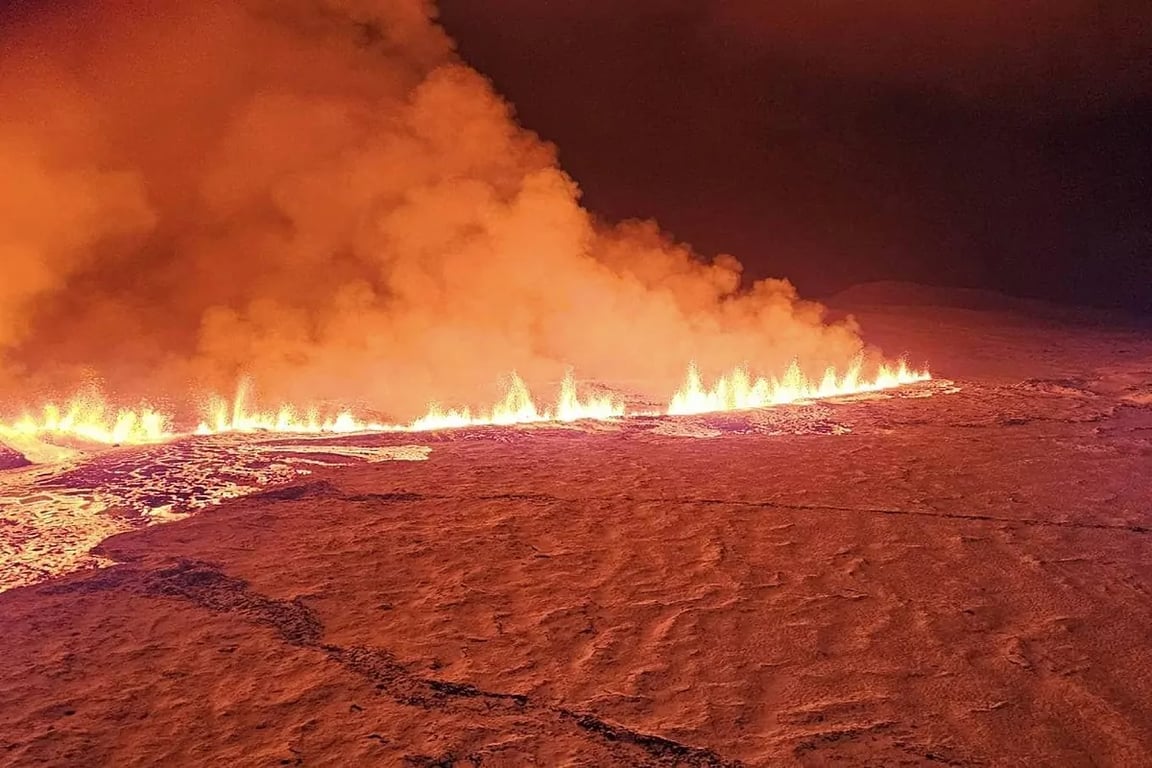 La erupción volcánica en Islandia abre una fisura de cuatro kilómetros – TrasELBalon