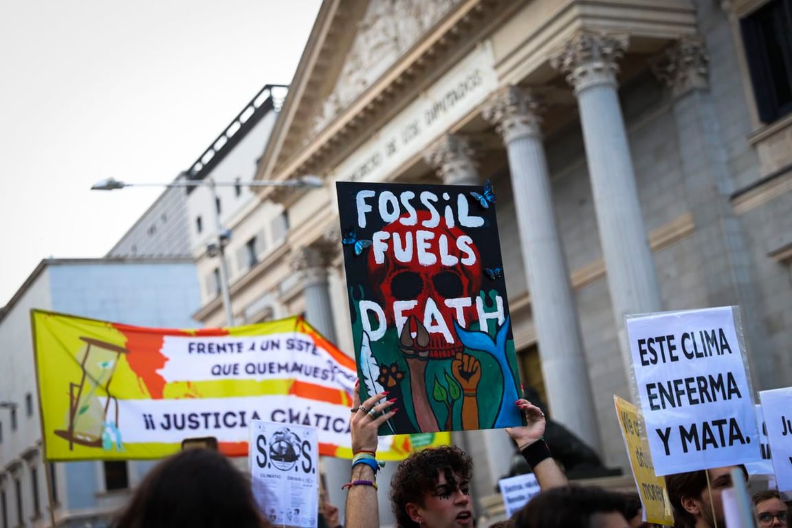 Miles de personas exigen en la calle acelerar el fin de los combustibles fósiles responsables del cambio climático