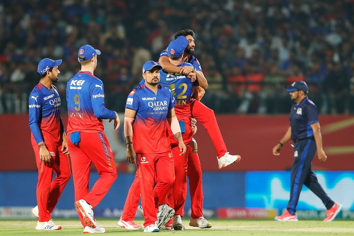 आईपीएल 2024 प्लेऑफ स्थिति: RCB की जीत ने बढ़ाई दिल्ली, चेन्नई की टेंशन, एक स्पॉट के लिए इन टीमों में जंग, जानिए पूरा समीकरण