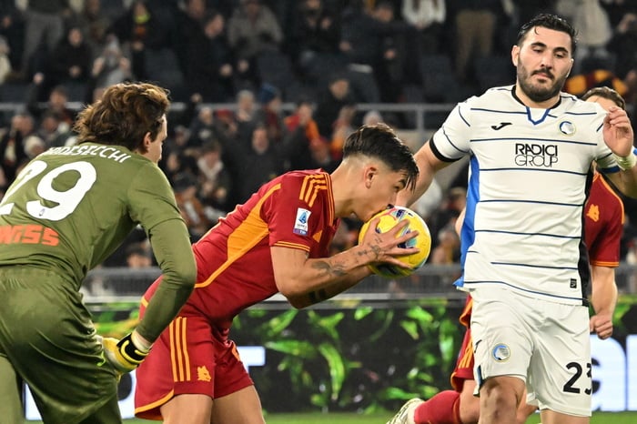 Calcio: Roma, scontro tra Dybala e Koopmeiners dopo il rigore – Ultima ora – Agenzia ANSA