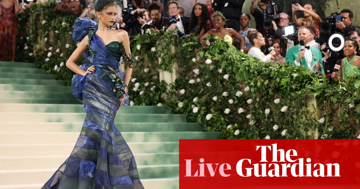 Met Gala 2024 live updates Zendaya, Gigi Hadid, Gwendoline Christie, Anna Wintour and a green