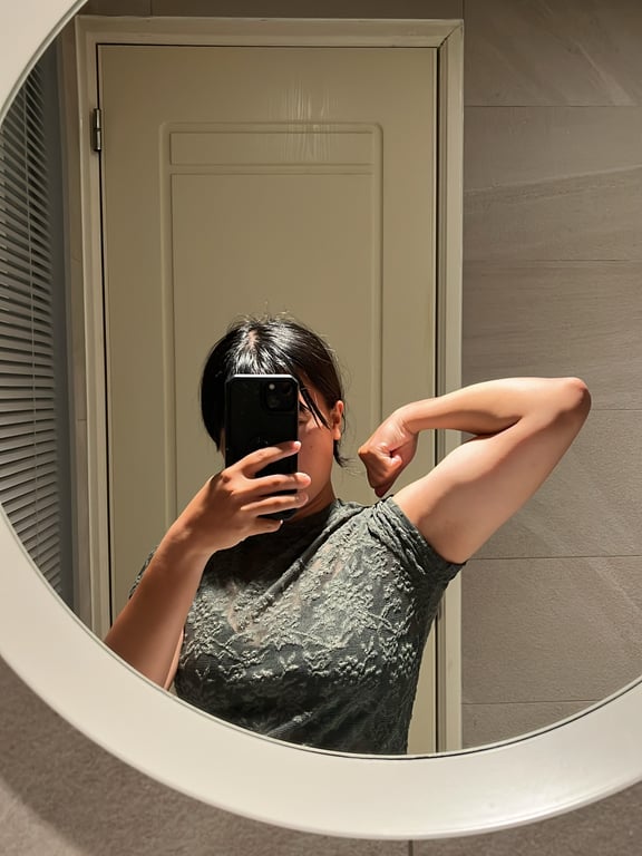 有人想被二頭肌夾爆頭的嗎