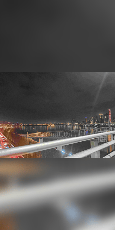 
你想要什麼
都是需要自己去爭取的！
不可能會莫名其妙的出現！
或許人生並不美好！
但如果不往前走！
你怎麼會知道！
前方會不會有更好的未來！
所以請勇往直前！
大步向前！勇敢前行！