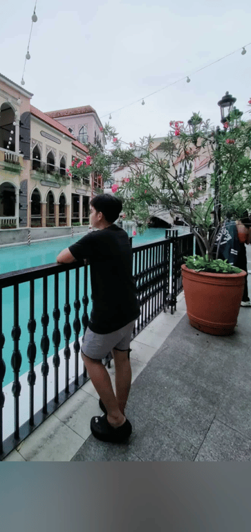 #Leo #Cat_lover #Street_Food #Coffee_addict