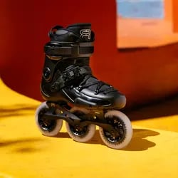 FR - FR2 310 Black Zwart - Freeskates - 38