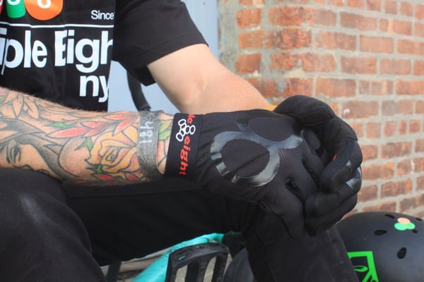 Triple Eight Exo Skin Gloves Actie