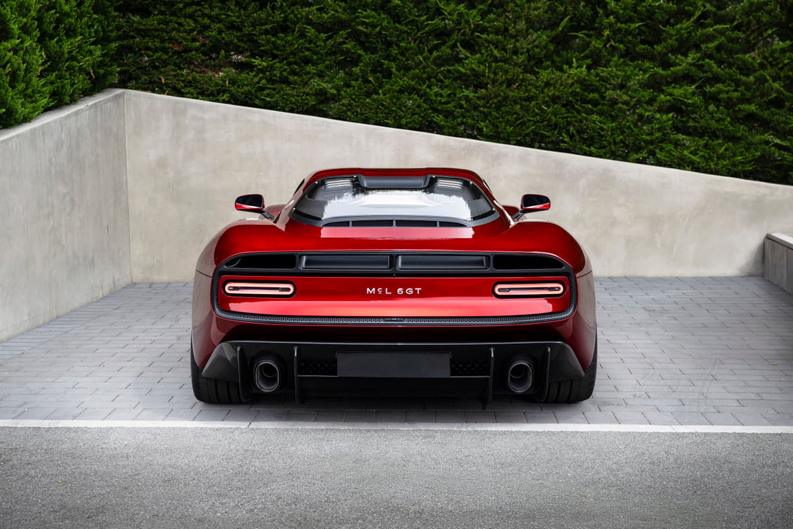 McLaren M6GT hátulról