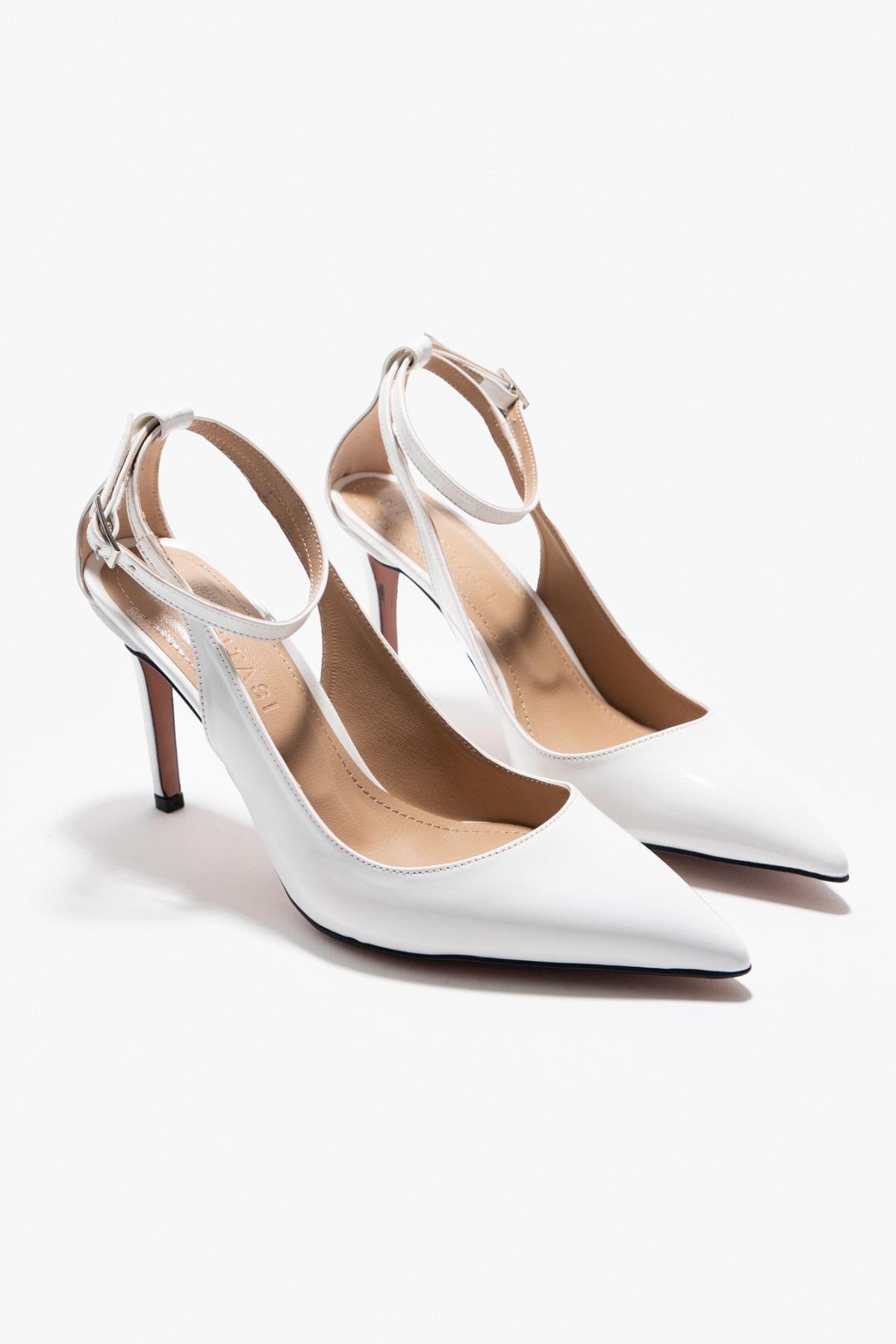 Antoni̇a Beyaz Rugan Si̇vri̇ Burun Bi̇lek Bağlı Topuklu Ayakkabı 