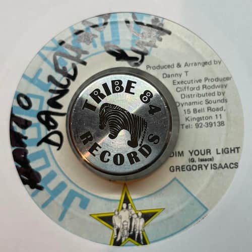 Gregory Isaacs – Dim Your Lights