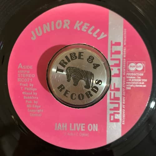Junior Kelly – Jah Live On