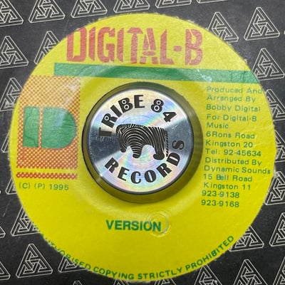 Twiggy, Mikey Spice - Let's Groove picture 2