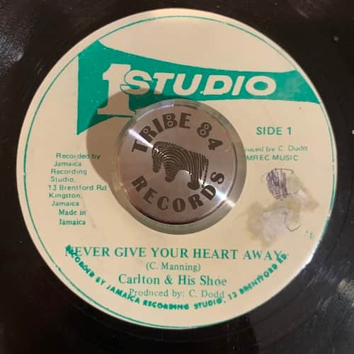 Carlton And The Shoes – Never Give Your Heart Away