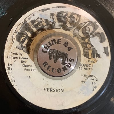 Courtney Melody - Screechie Across The Border picture 2