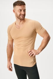 Hautfarbenes Unterziehshirt mit Schweißpads