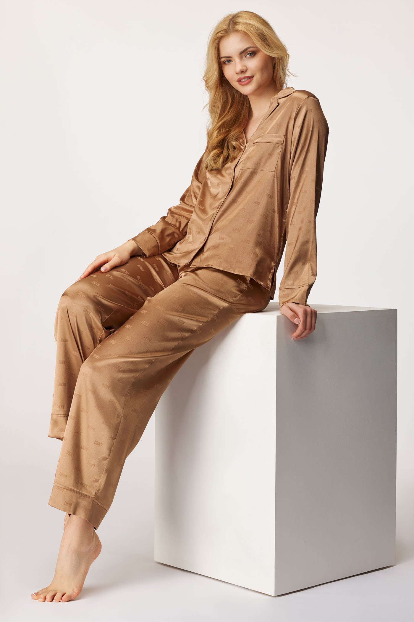 DKNY Festive női szatén pizsama | Astratex.hu