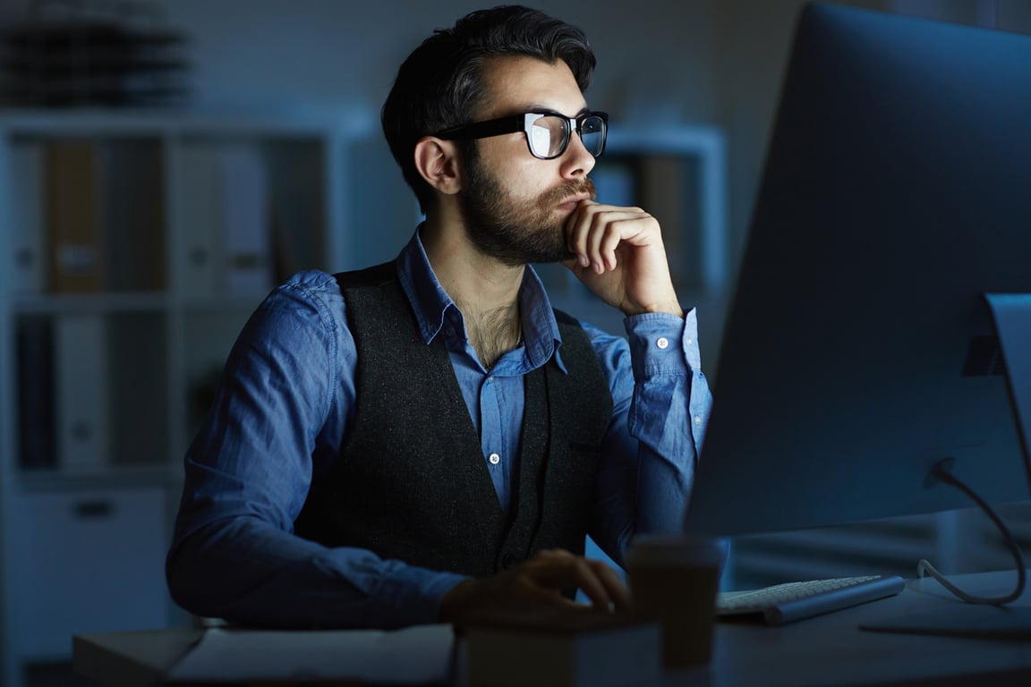 employee-observing-employee-activity-and-metrics-1.jpg