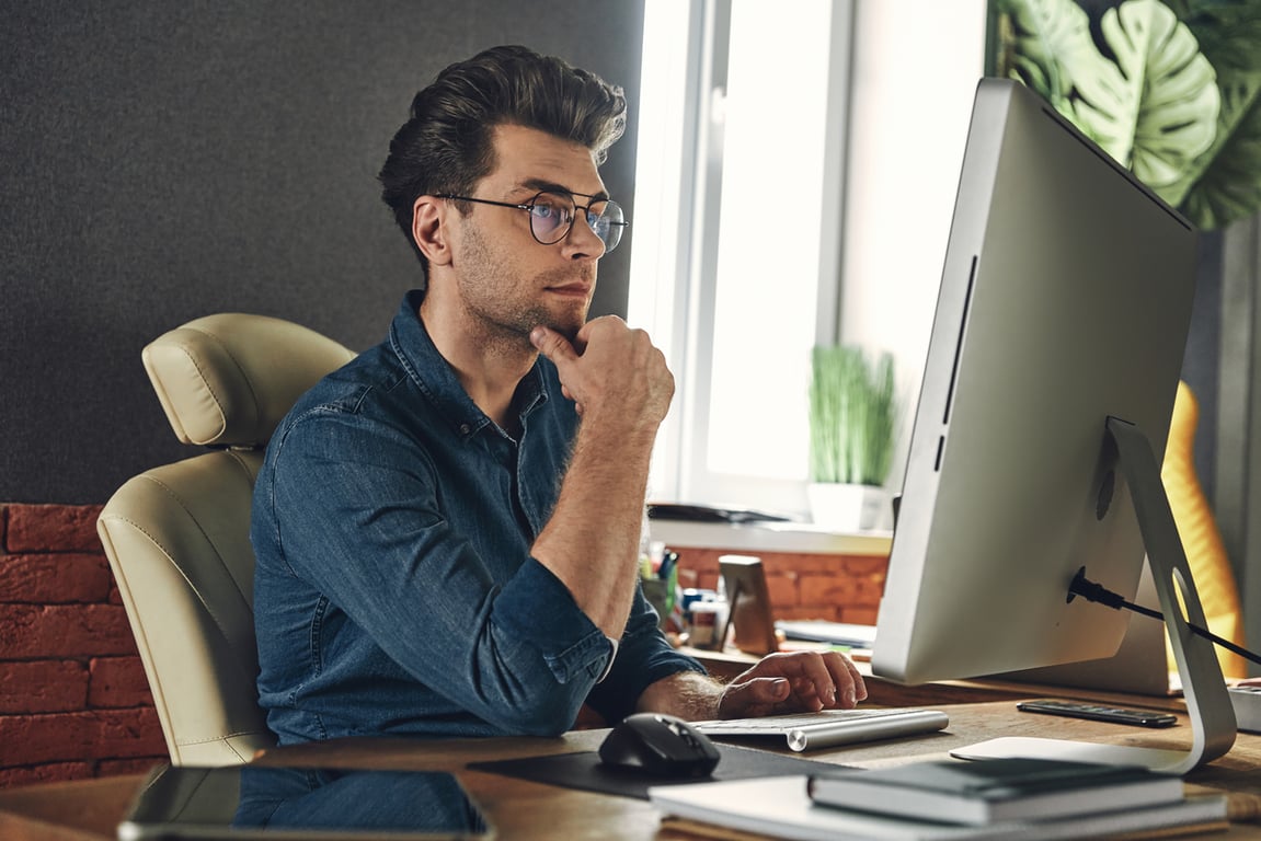 accountant-using-data-to-decide-between-everhour-vs-hubstaff-1.jpg