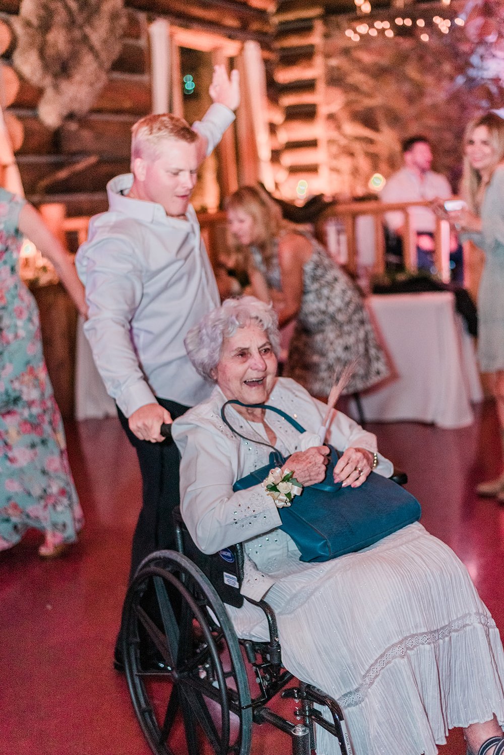 Packed dance floor at a Colorado mountain wedding — Photo: Amanda Matilda