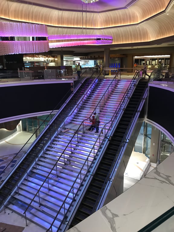 Hard Rock Cafe Rock Approach Image