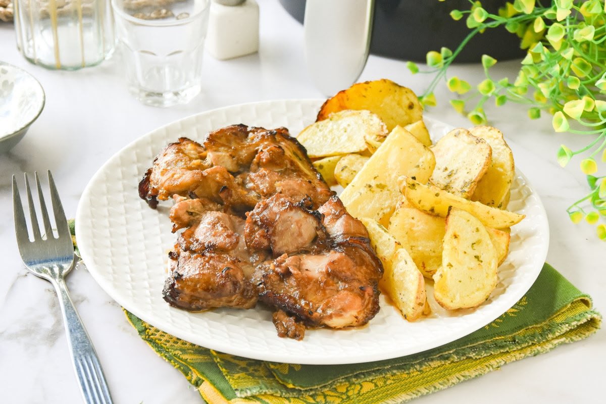 Contramuslo de pollo sin hueso a la plancha con ensalada