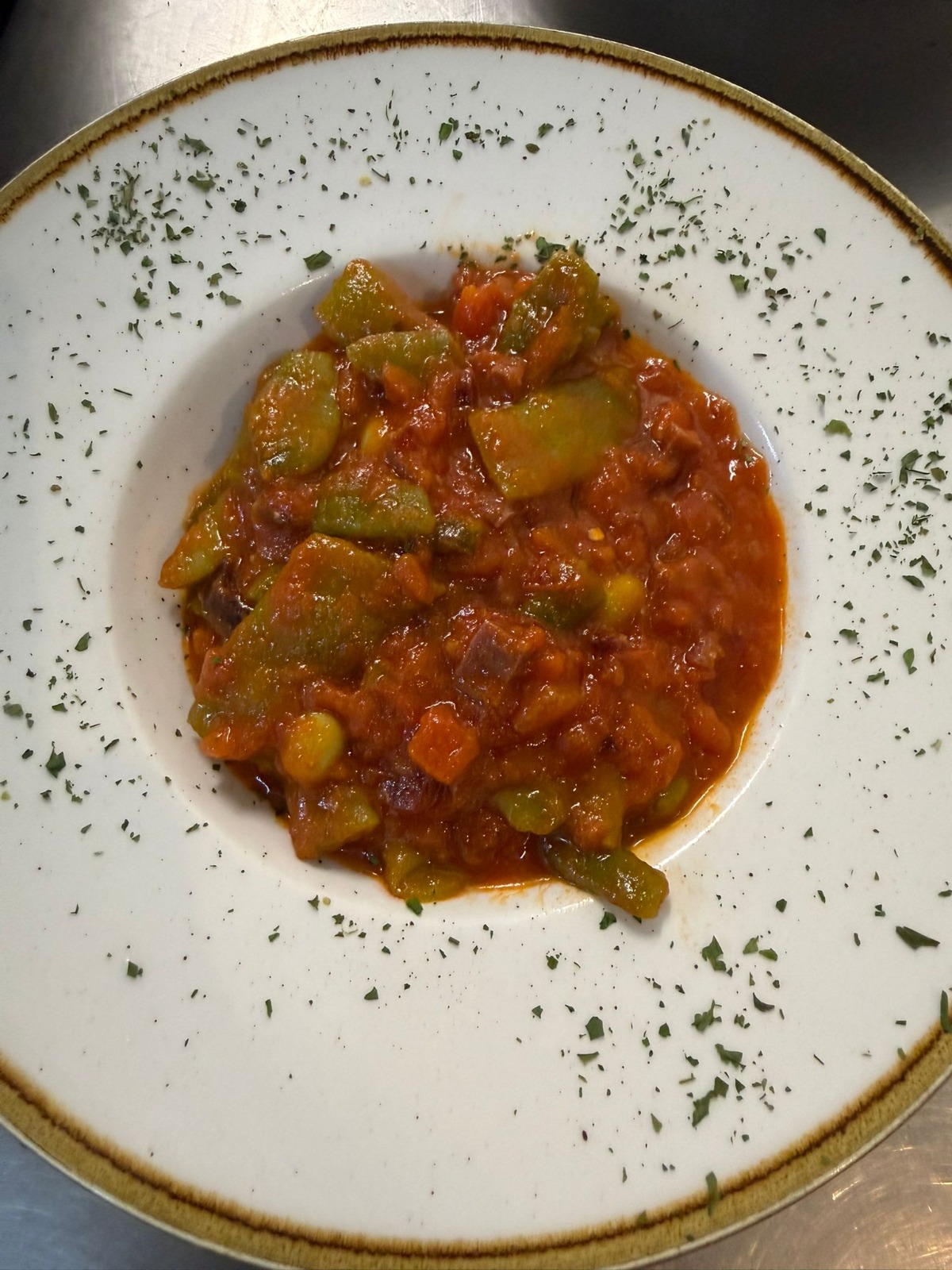 Judías verdes con jamón y tomate