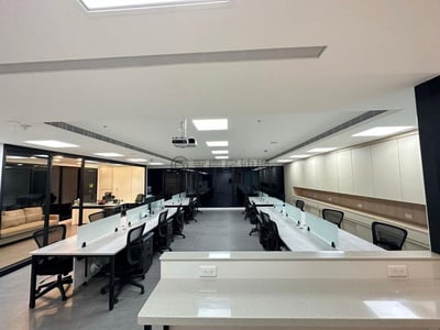 高雄CBD中正金融商圈捷運商辦平車